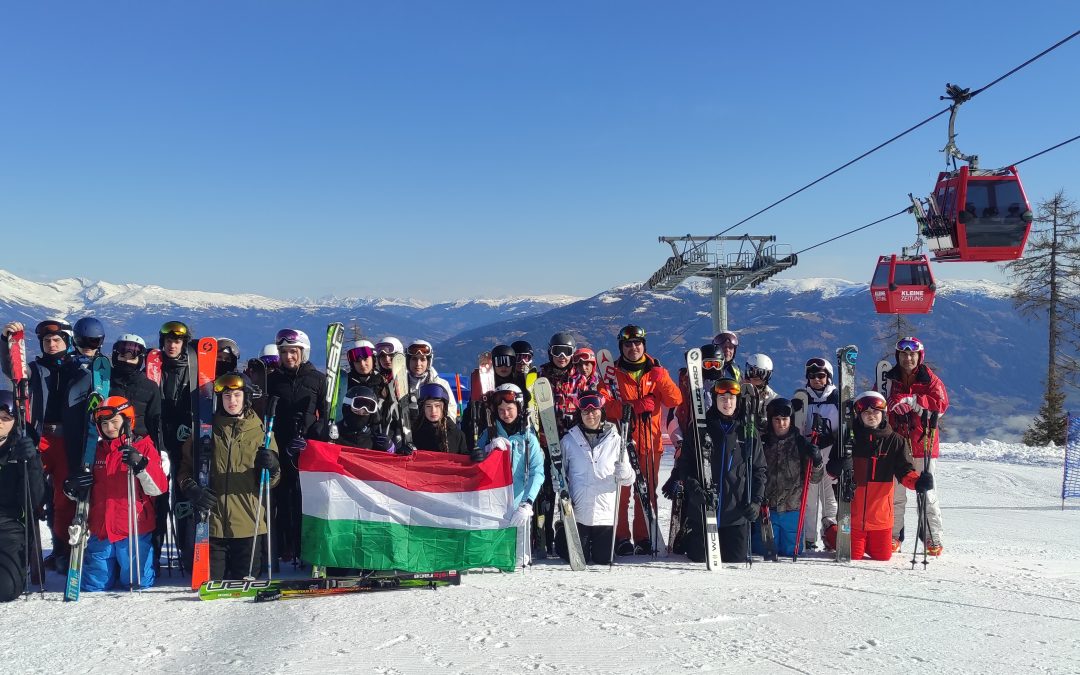 Sí, hó, tanulás és szikrázó napsütés: az EGA sítábora Karintiában